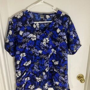 Remedy blue & white floral scrub top size large